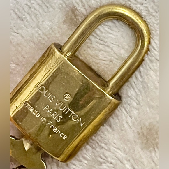 Louis Vuitton padlock and 2 keys - Picture 4 of 4